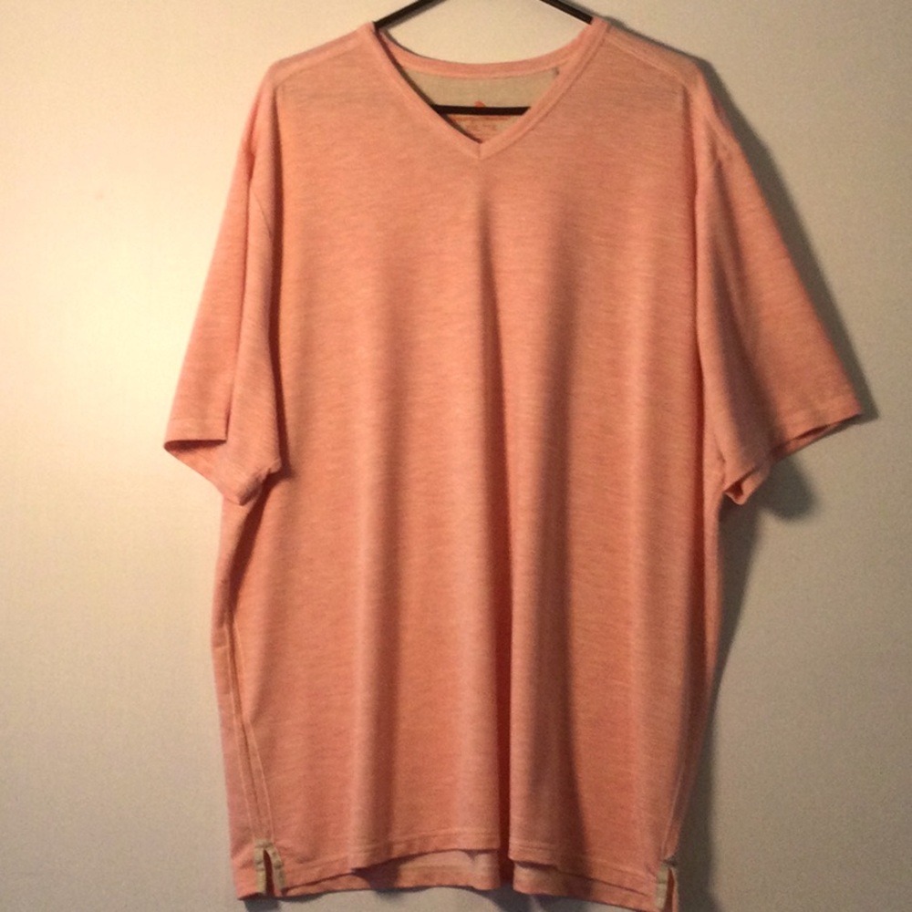 TOMMY BAHAMA ladies V-Neck Short Sleeve Tee in Peach